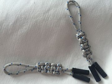주문을 받아서 만들어진 Handmade Paracord 지퍼 잡아당기기 3 색깔 TPU 주입
