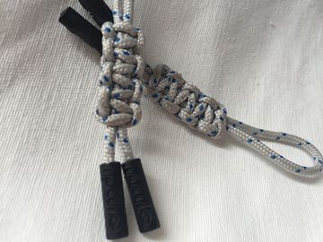 주문을 받아서 만들어진 Handmade Paracord 지퍼 잡아당기기 3 색깔 TPU 주입
