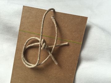 3개의 색깔 브라운 Kraft 종이 걸림새 꼬리표, 3mm 면/리넨 코드 주문 의복 걸림새는 표를 붙입니다
