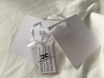 Debossed 로고 끈 관례 크기를 가진 백색 카드 의류 걸림새 꼬리표