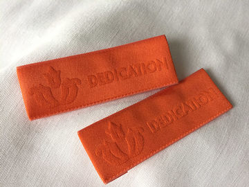 고주파 Debossing를 가진 안락한 Needleloom 길쌈된 의류 상표
