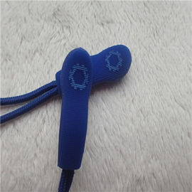 부채각 반대로를 가진 파란 고무 지퍼 끌어당기는 사람 - 매끄럽고와 튼튼하가 미끄러짐에 의하여 점을 찍습니다