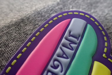 전문가는 헝겊 조각/3D 고무 헝겊 조각 Pantone 주문 Tpu 색깔을 돋을새김했습니다