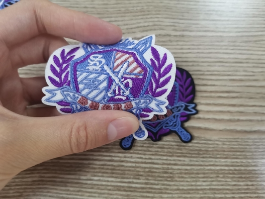 카펫 가장자리의 술 장식 테크인큐스를 사용하여 의류 우븐 브랜드를 폴딩시키는 맞춘 고밀도