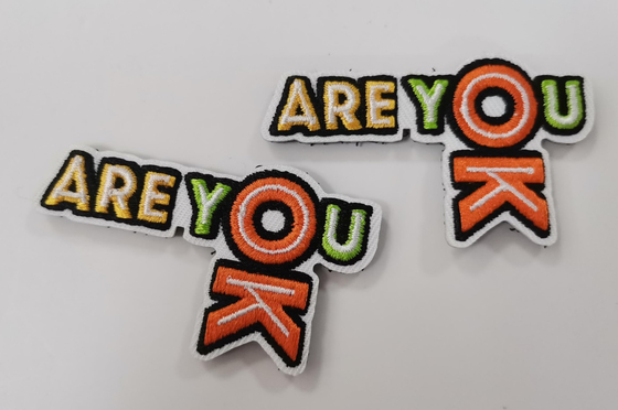 열 전도는 엠브로이드된 직물 패치에게 엠브로이드된 직물 패치 라벨을 붙입니다